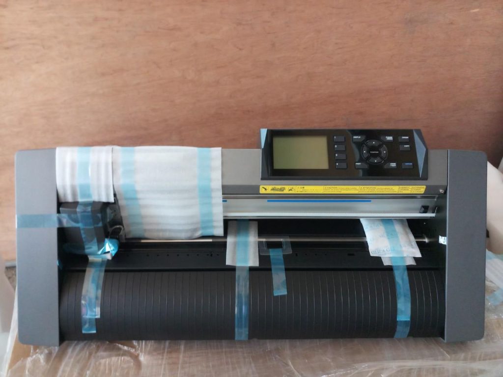 Máy cắt chữ decal Graphtec CE6000-40 Plus