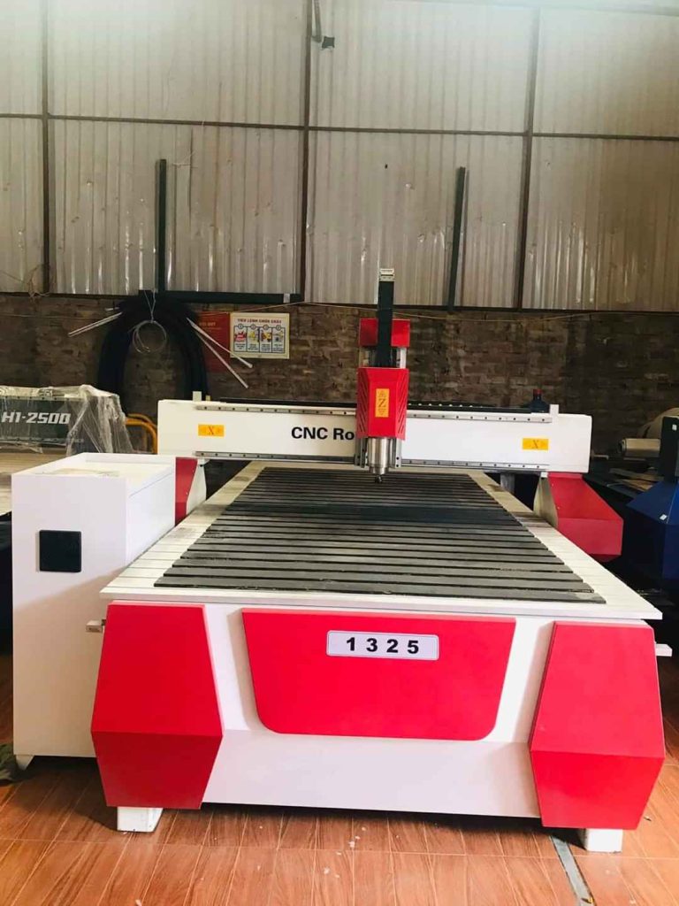 Máy CNC khổ lớn QiLian 1325 (4 chân)