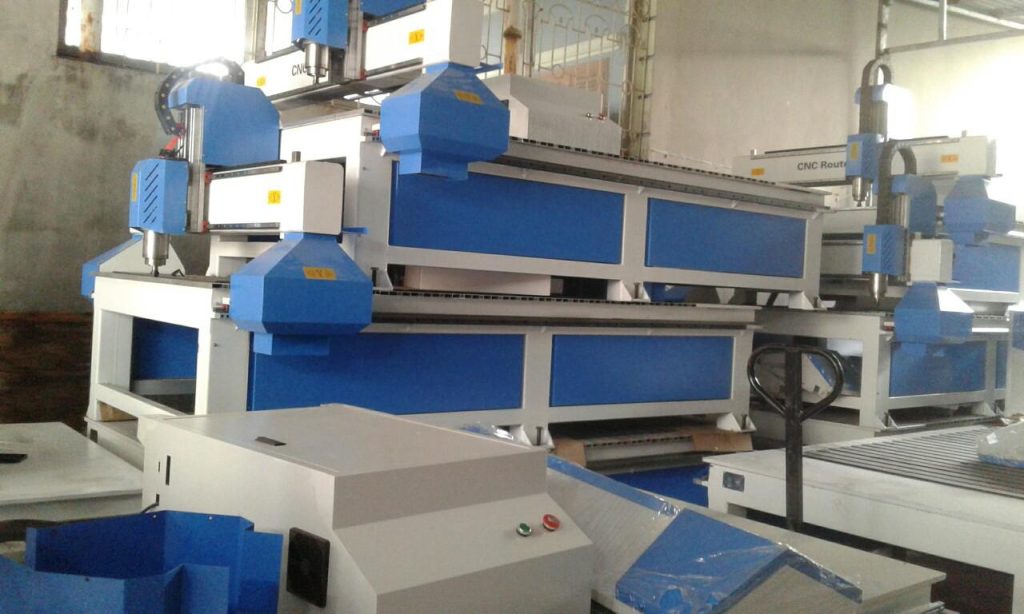 Máy CNC khổ lớn QiLian 1325 (4 chân)