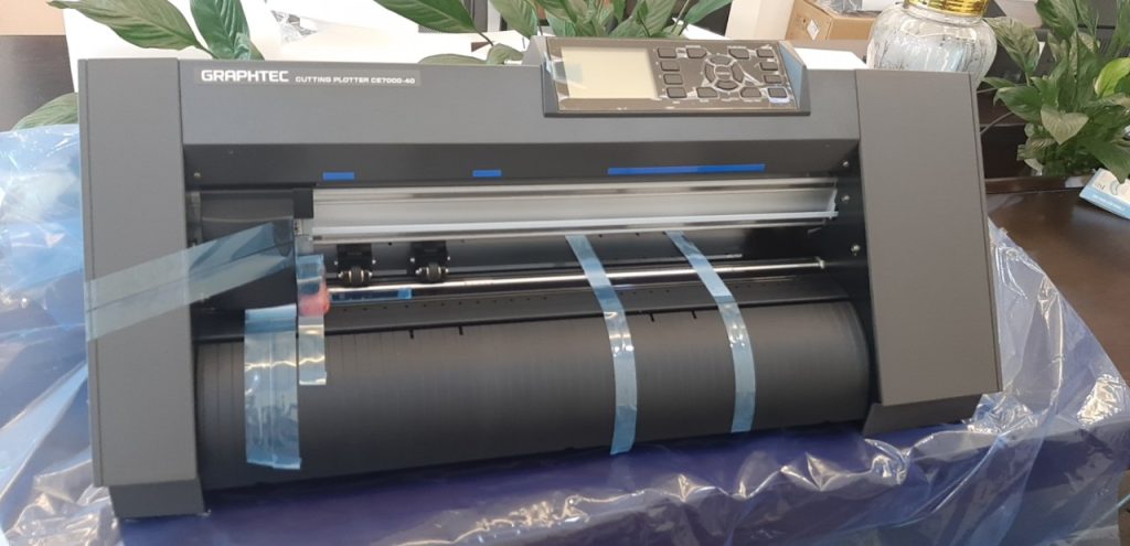 Máy cắt chữ decal Graphtec CE7000-40