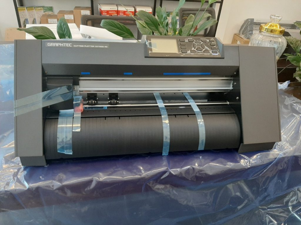 Máy cắt chữ decal Graphtec CE7000-60