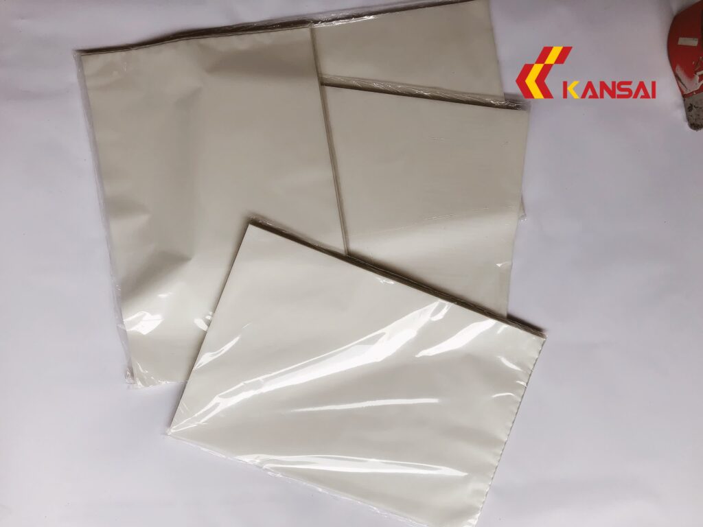 Giấy ép plastic khổ 31x 42 (CP11)