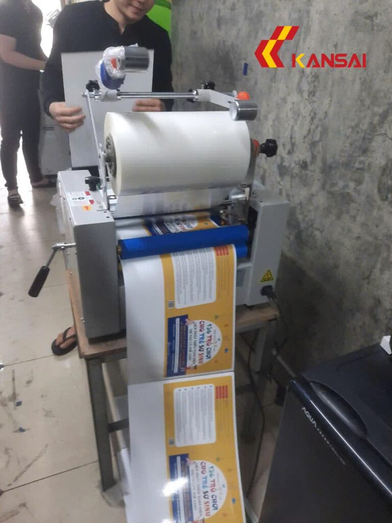 Máy cán màng nhiệt CG8350 có băng tải